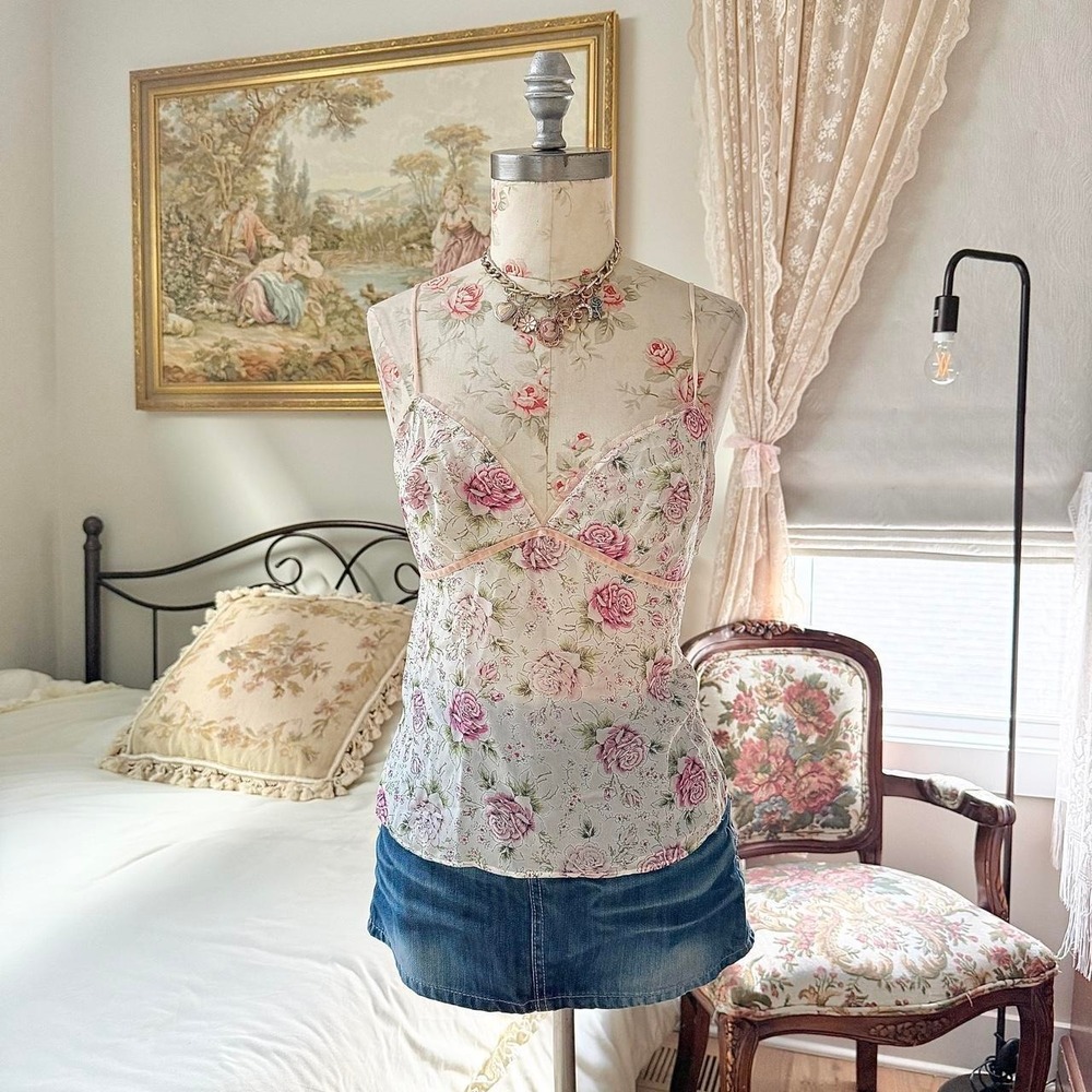 Y2K Lejaby size large t silk floral camisole with delicate rose print
